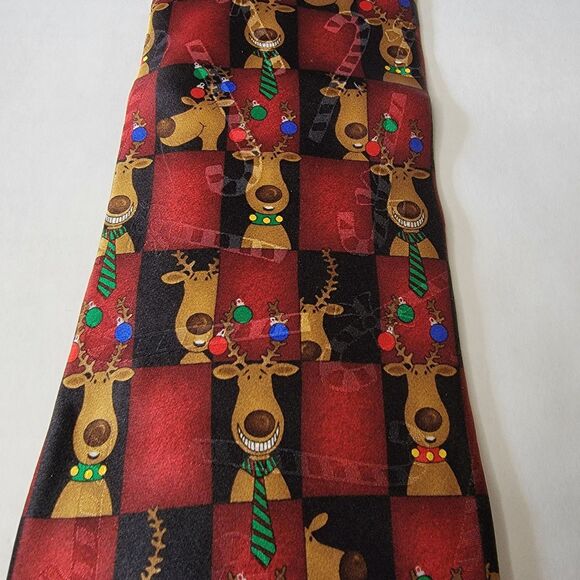 Yule Tie Greetings Hallmark MMG Christmas Tie Smiling Reindeer Squares- All Silk - Picture 1 of 4